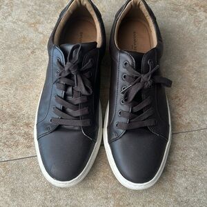 Banana republic size 10 casual sneakers
